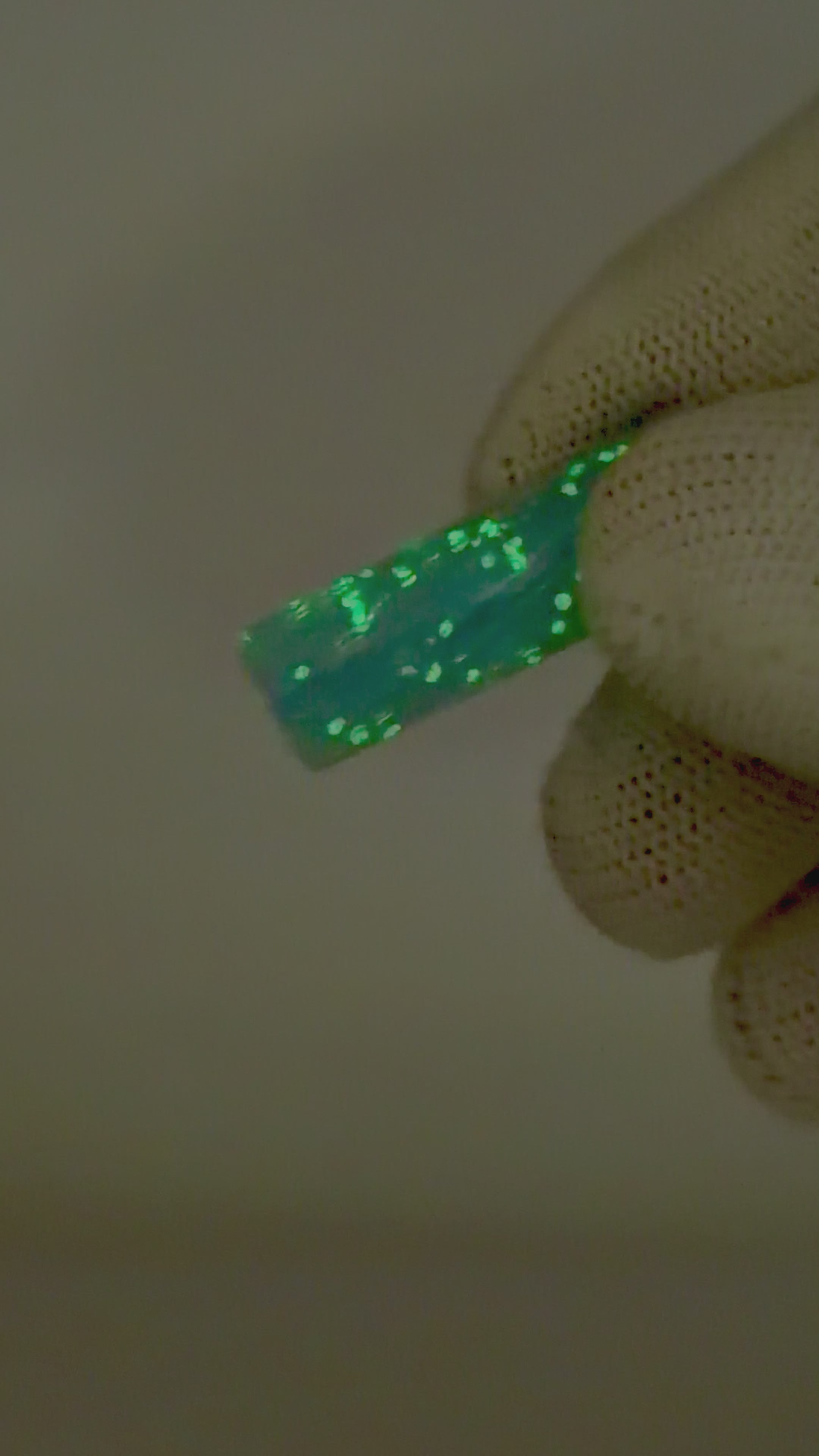 PURESMOKE Twist Glow in the Dark Glasfilter | ⍉ 10x30 mm | 6 Loch | Candy Sky Glow